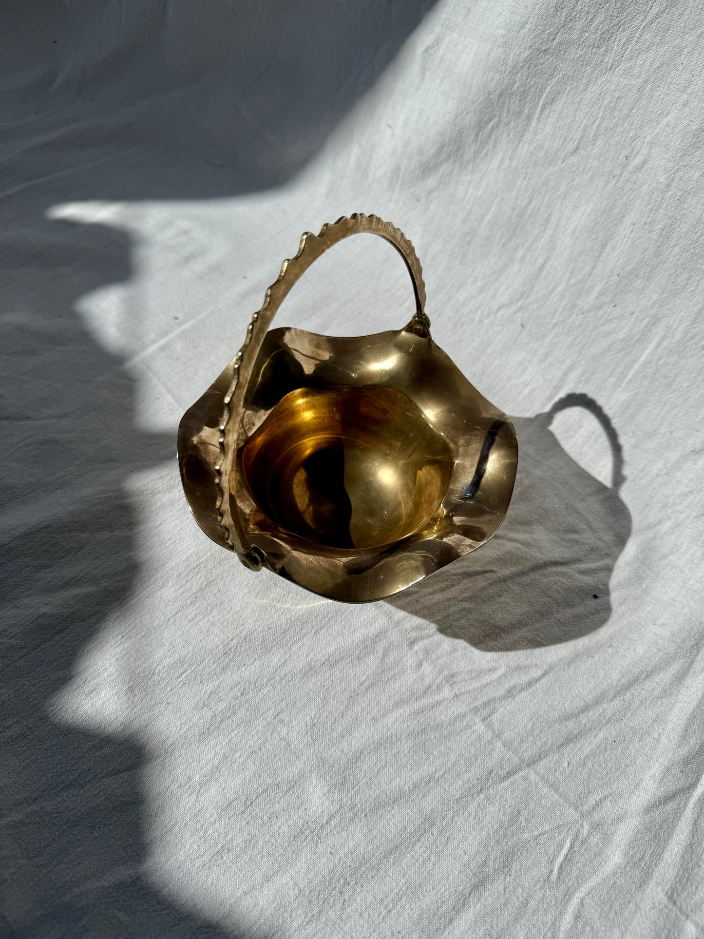 Brass wavy rimmed basket