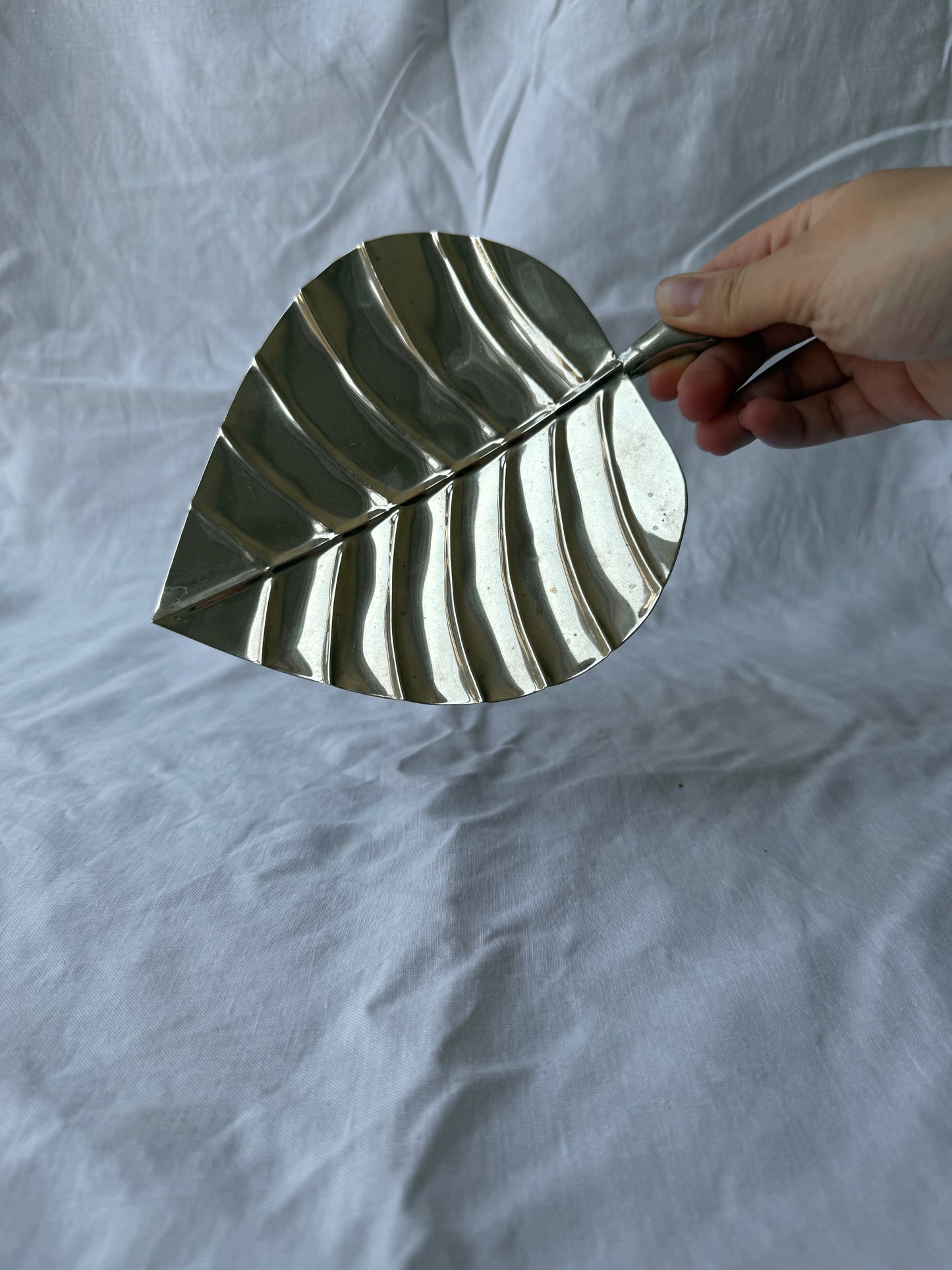 Three footed leaf trinket dish