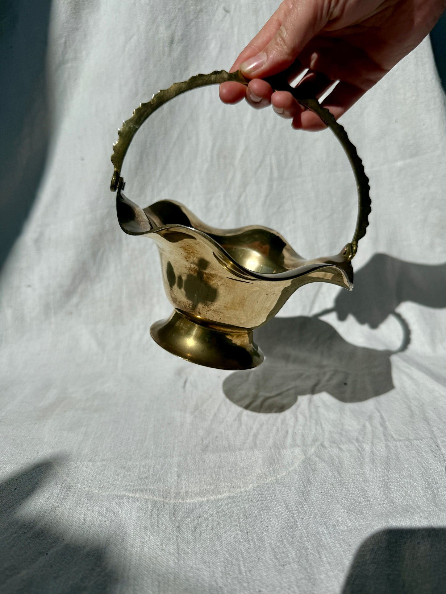 Brass wavy rimmed basket