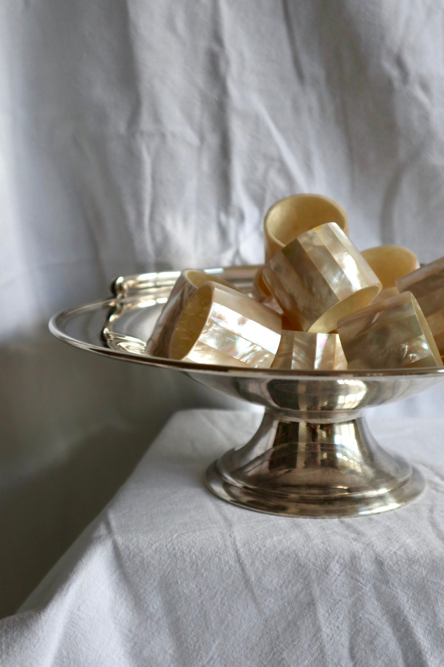 Set of 4 pearl napkin rings