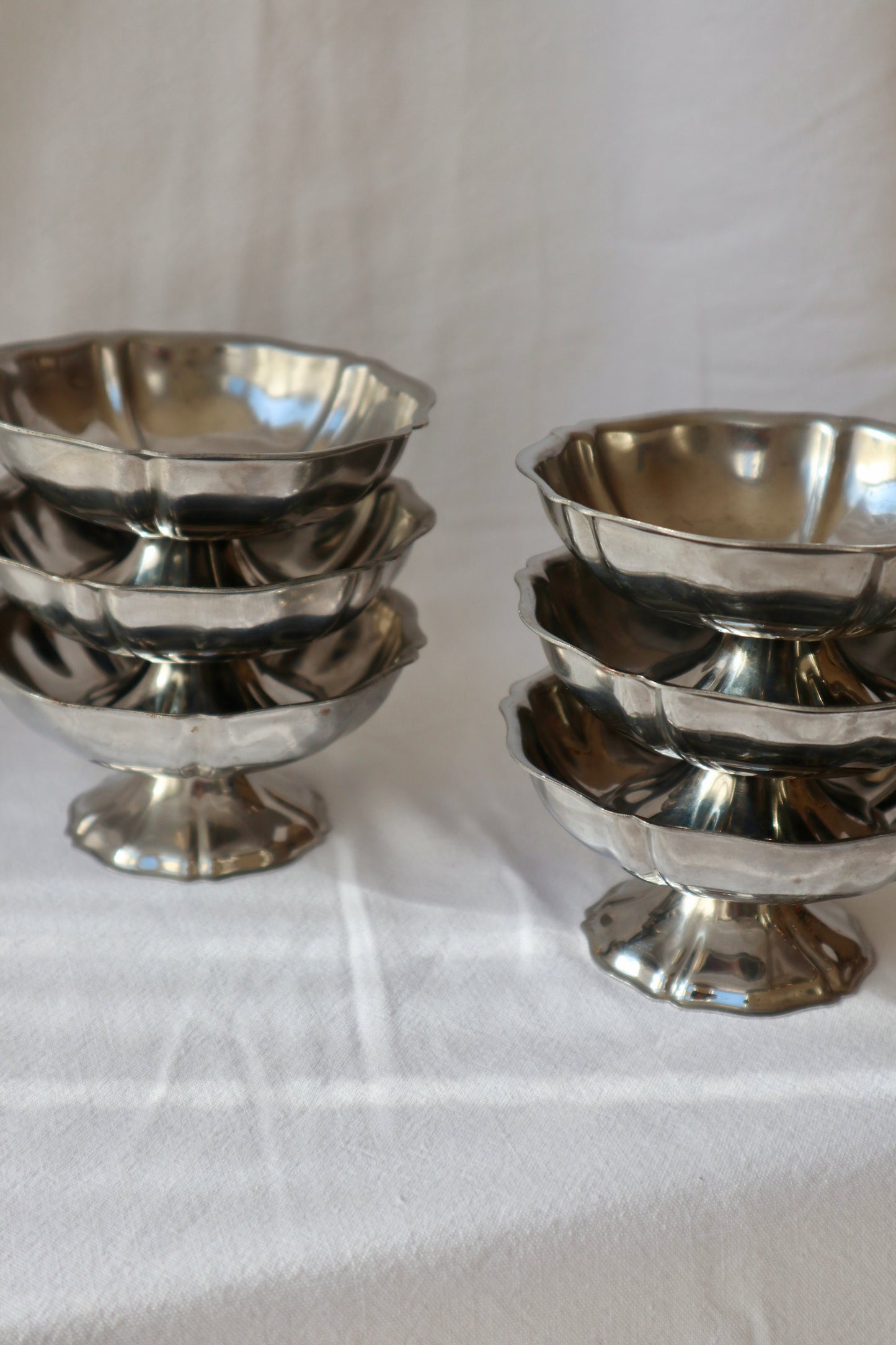 Set of 6 vintage French scalloped coupes