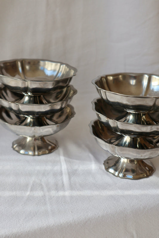 Set of 6 vintage French scalloped coupes