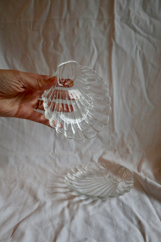 Pair of glass shell trinket dishes