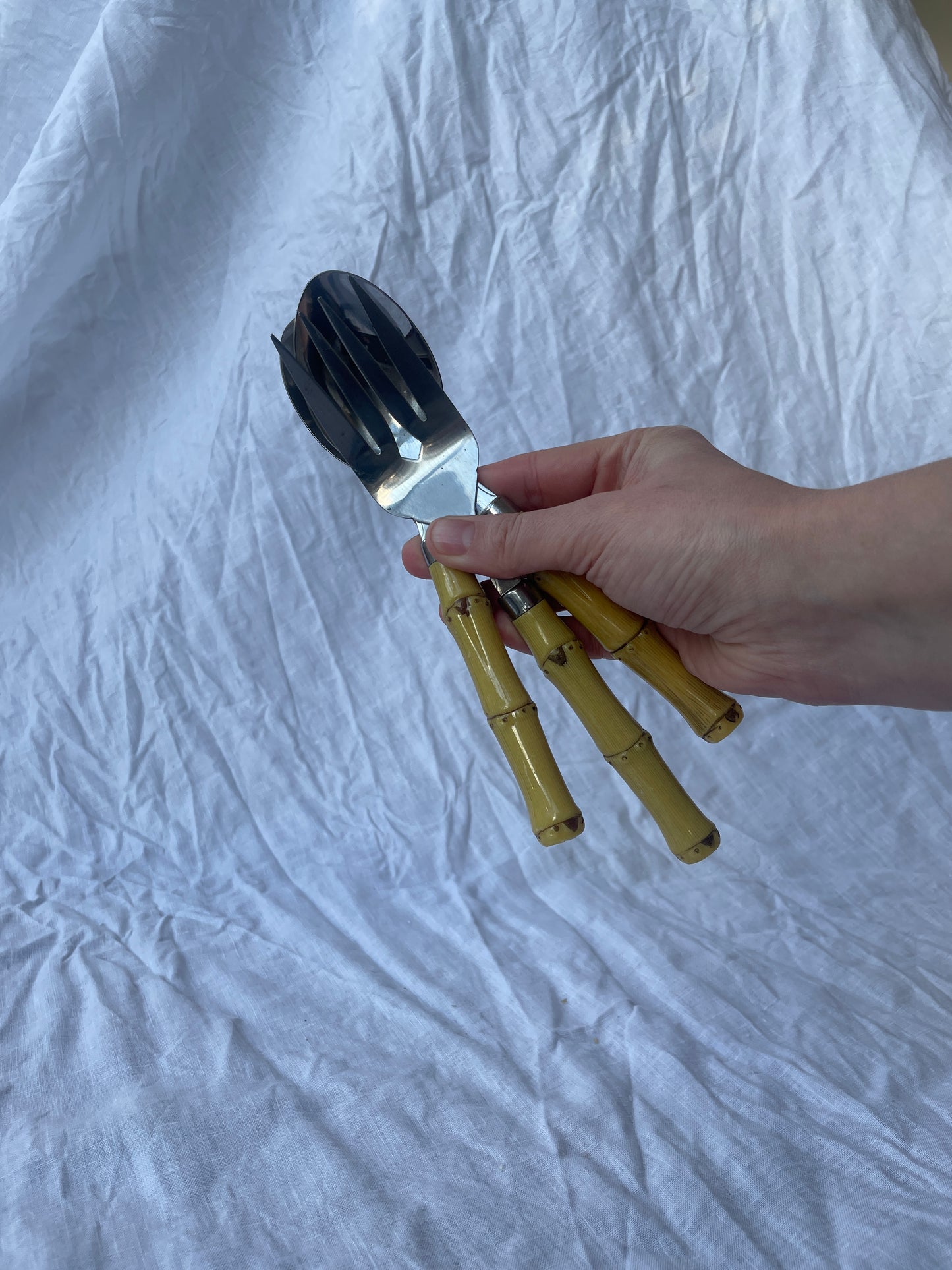 Bamboo-effect serving utensils