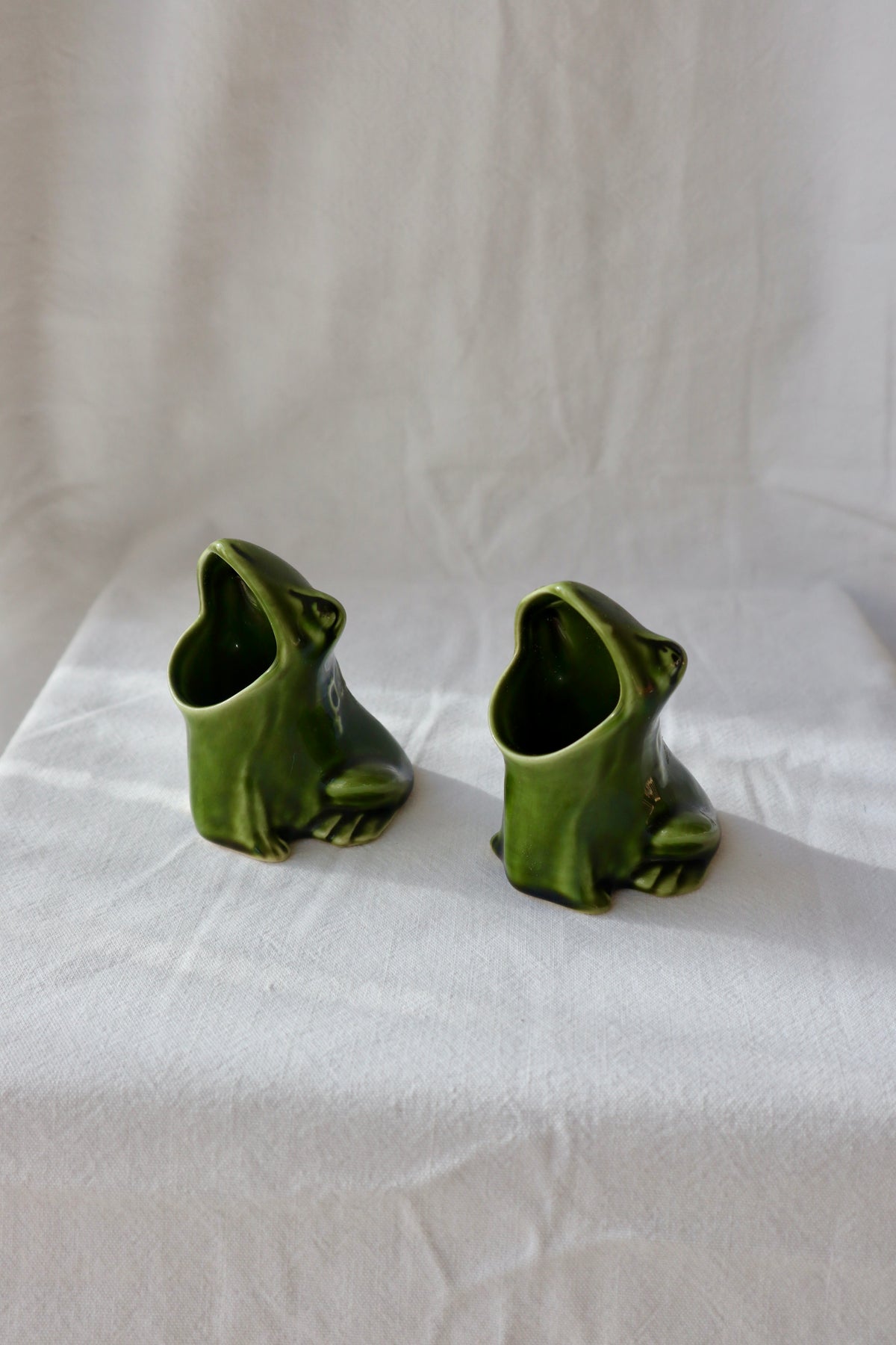 Perrier green ceramic frog matchstick or cocktail stick holder