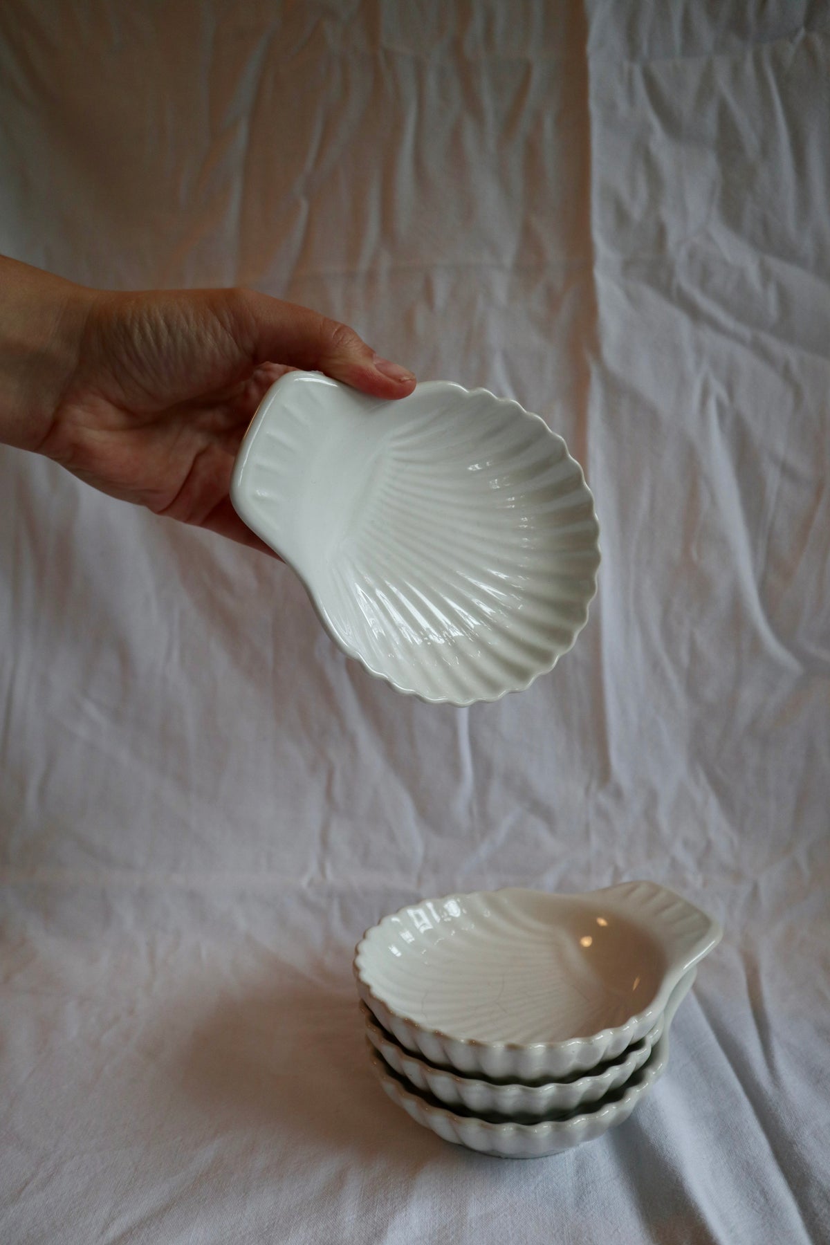 Set of four porcelain vintage shells