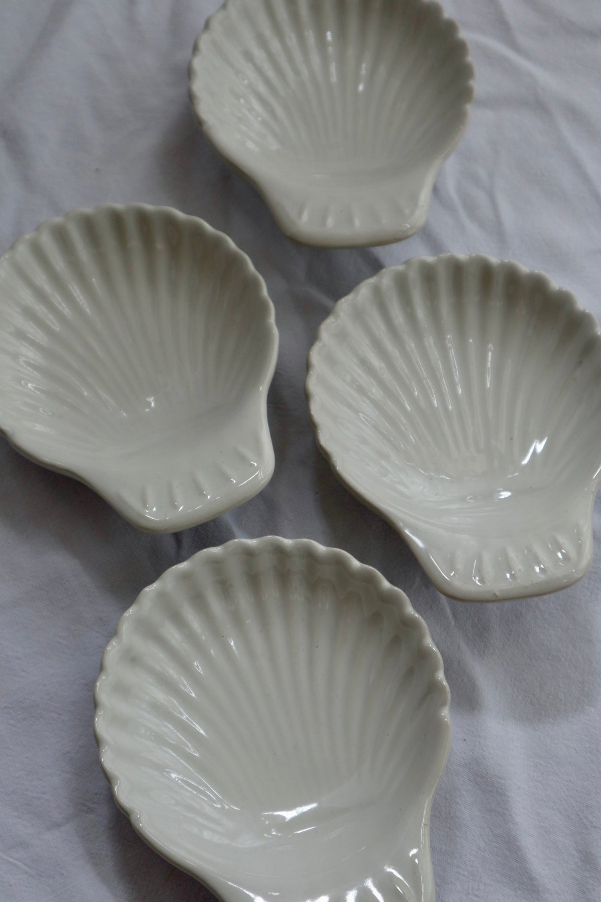 Set of 4 vintage shell dishes