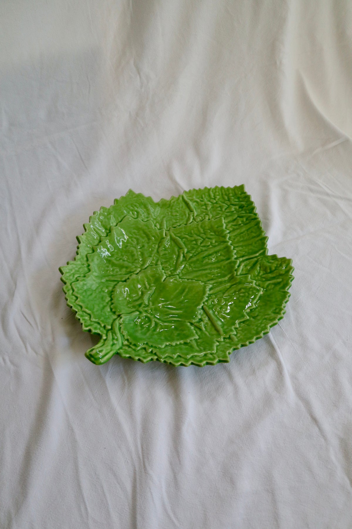 Large majolica leaf serving platter