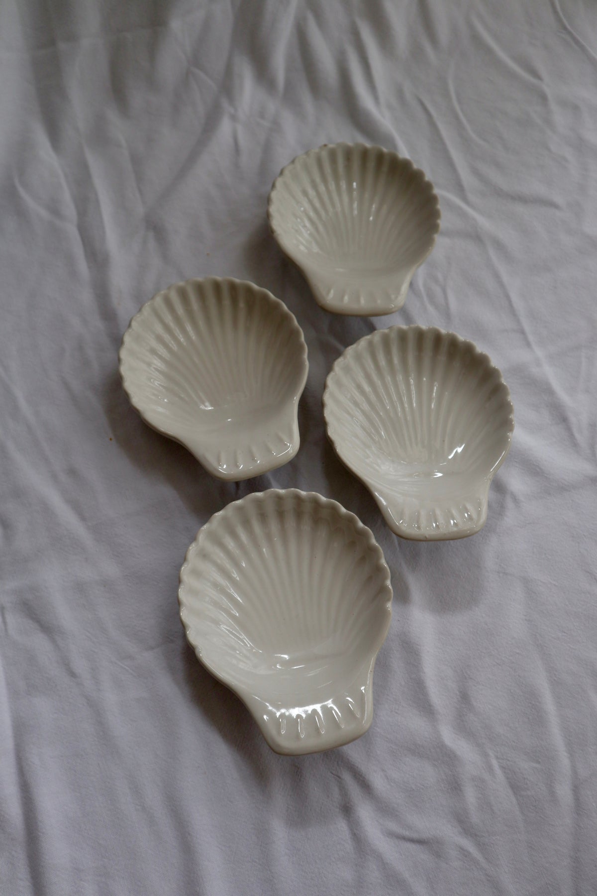 Set of 4 vintage shell dishes