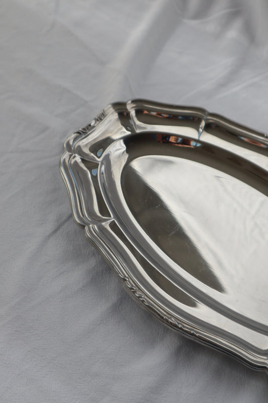 Pair of inox hosting platters with decorative edges