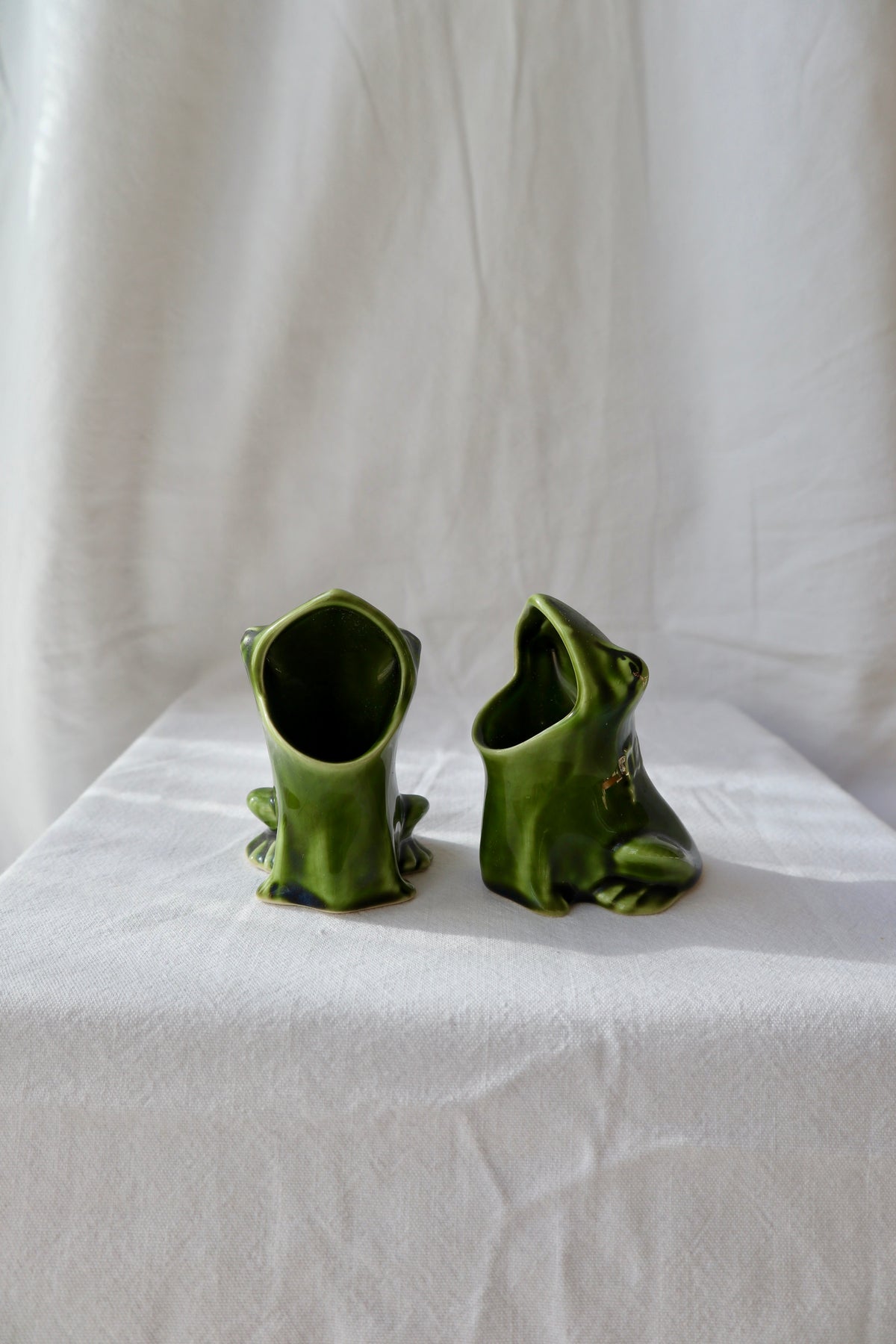 Perrier green ceramic frog matchstick or cocktail stick holder