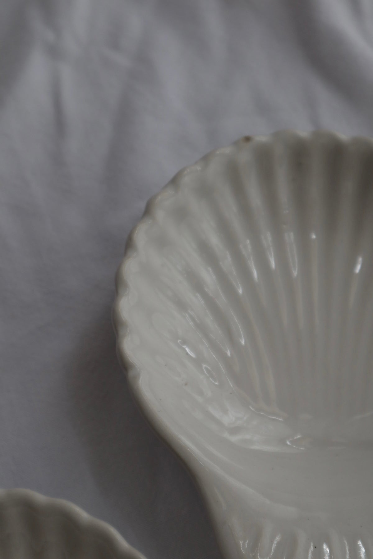 Set of 4 vintage shell dishes
