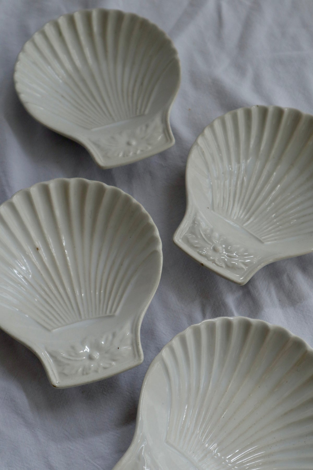 Set of 4 vintage shell dishes