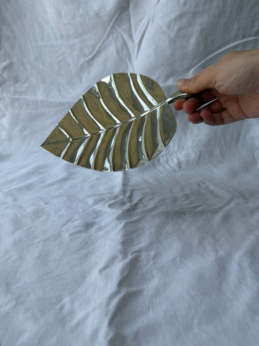 Three footed leaf trinket dish
