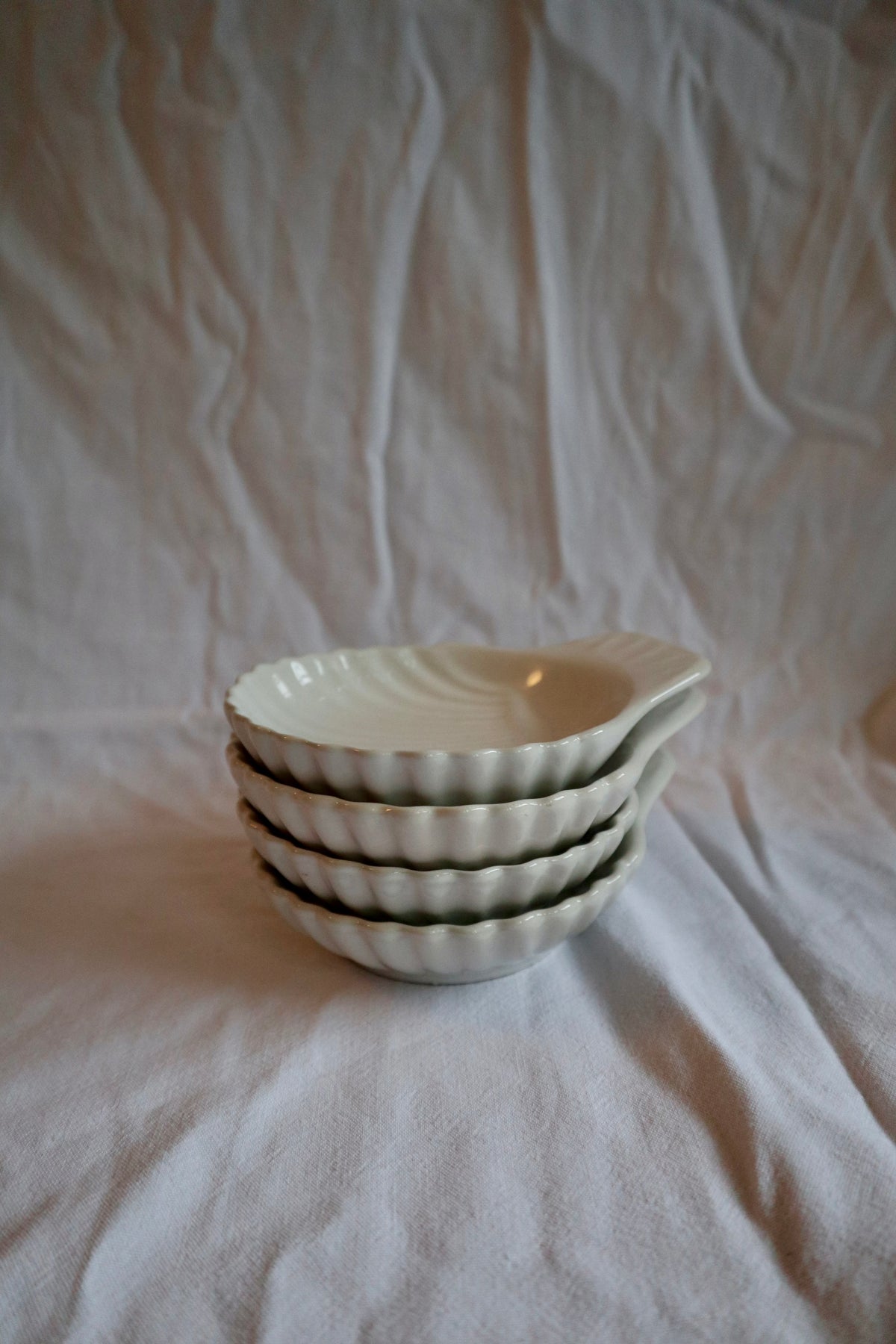Set of four porcelain vintage shells