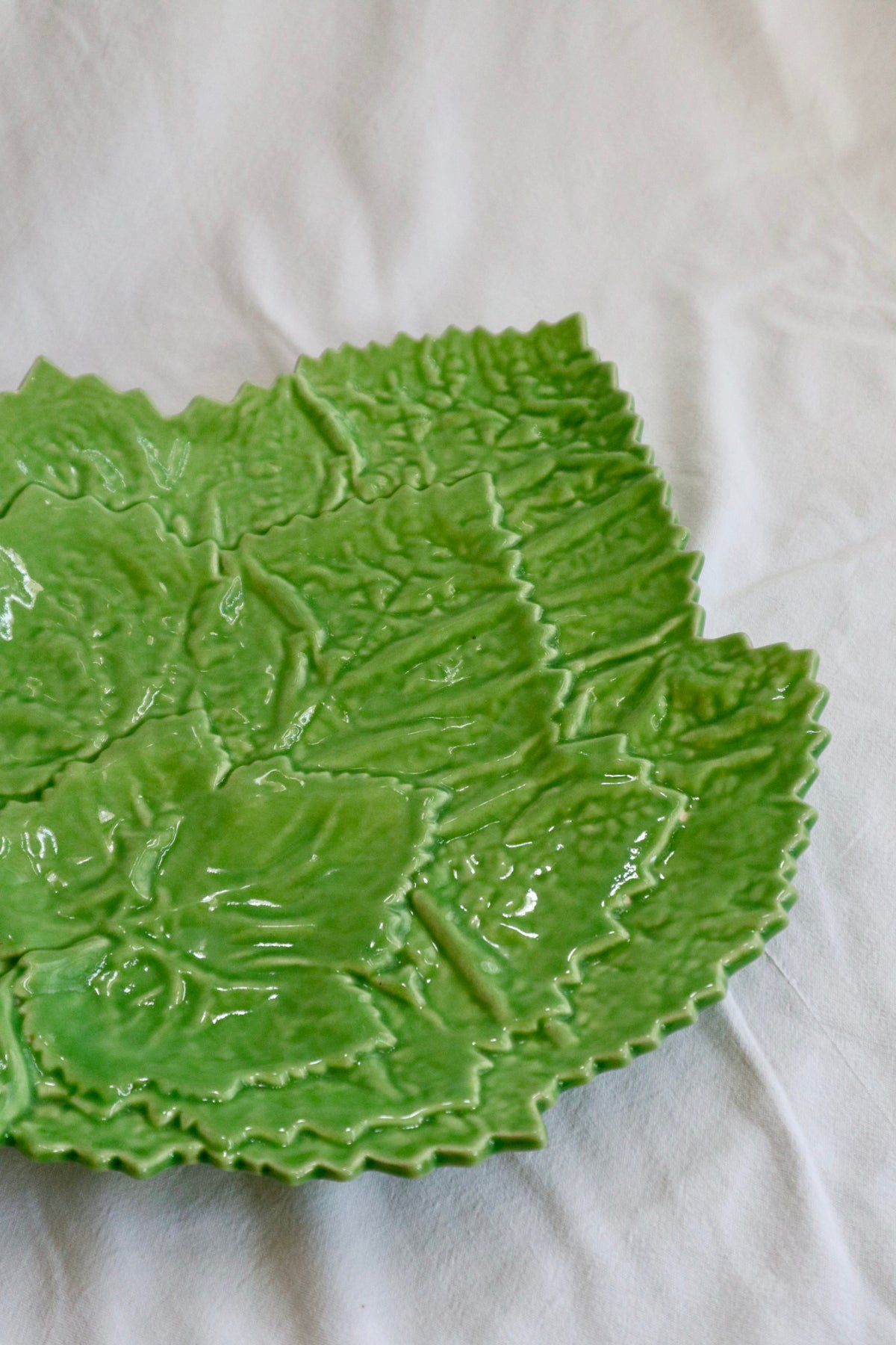 Large majolica leaf serving platter