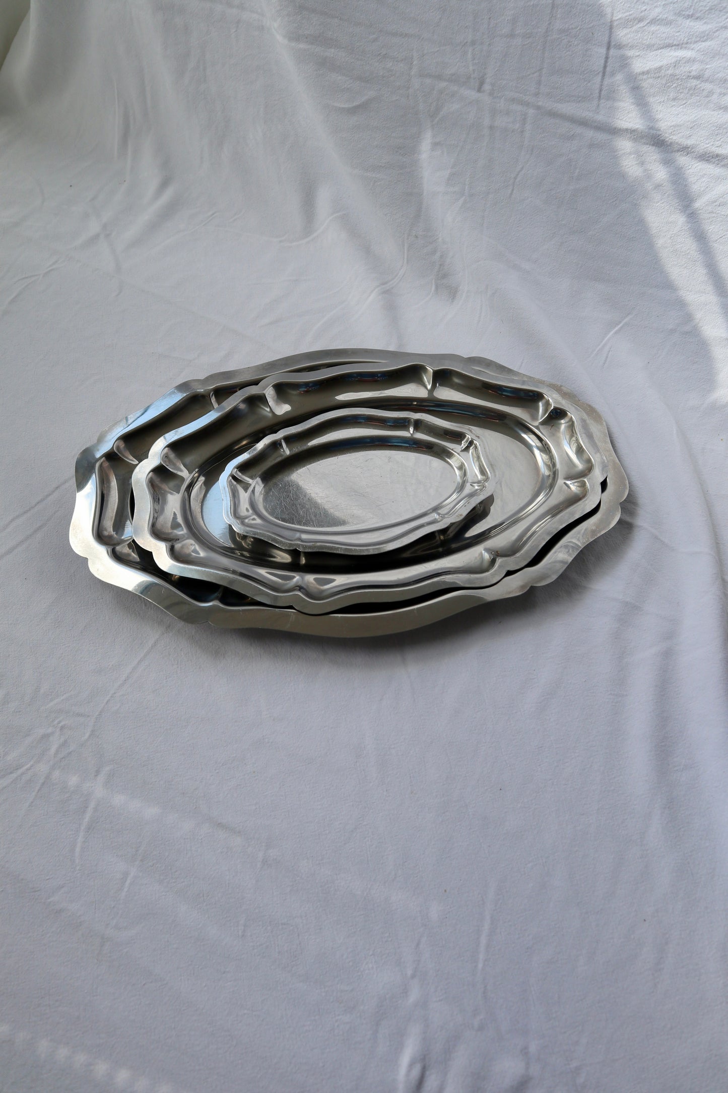 Bundle of 3 stainless steel hosting platters with scalloped edges