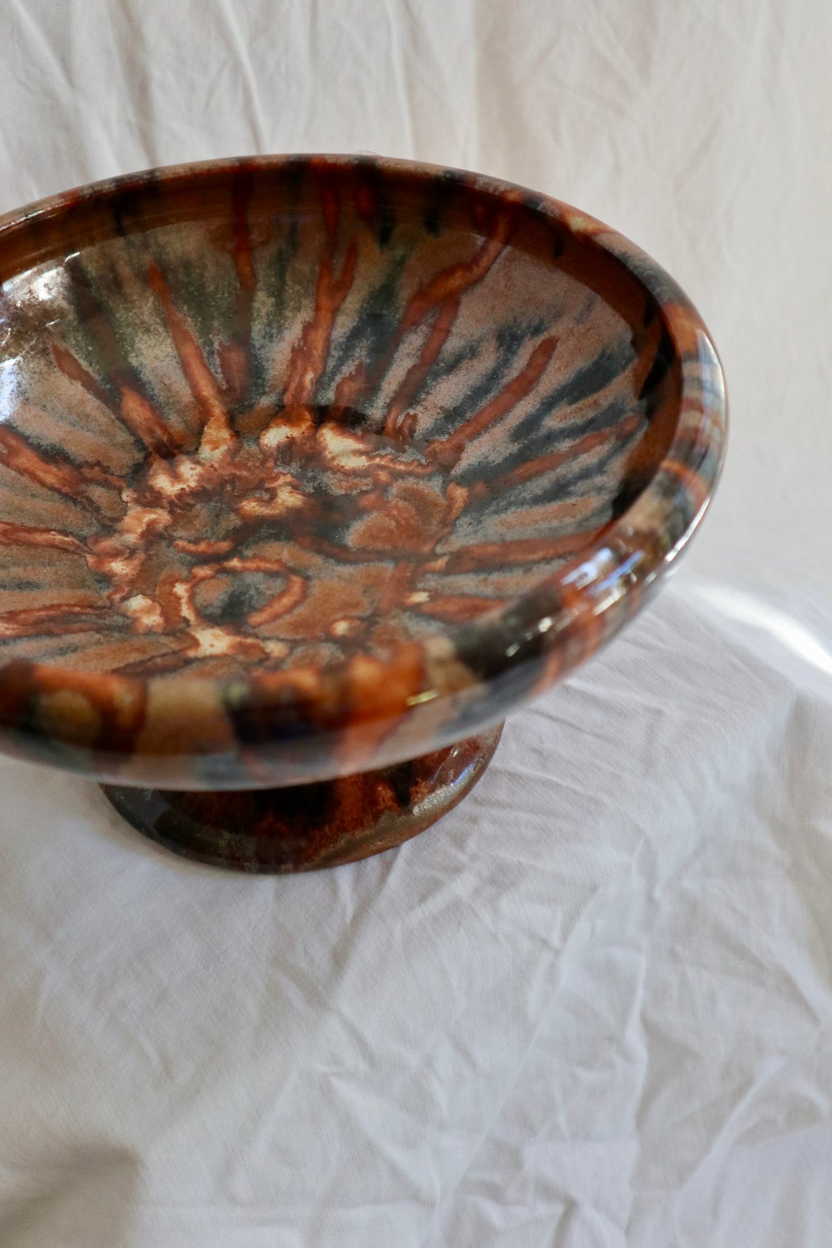 Tortoiseshell glaze slipware pedestal bowl