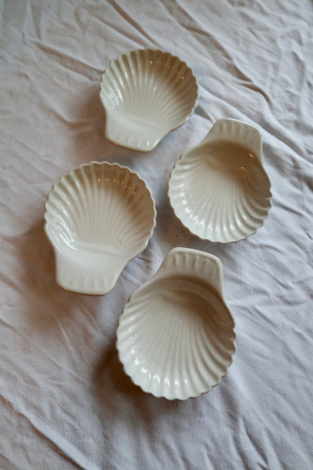 Set of four porcelain vintage shells
