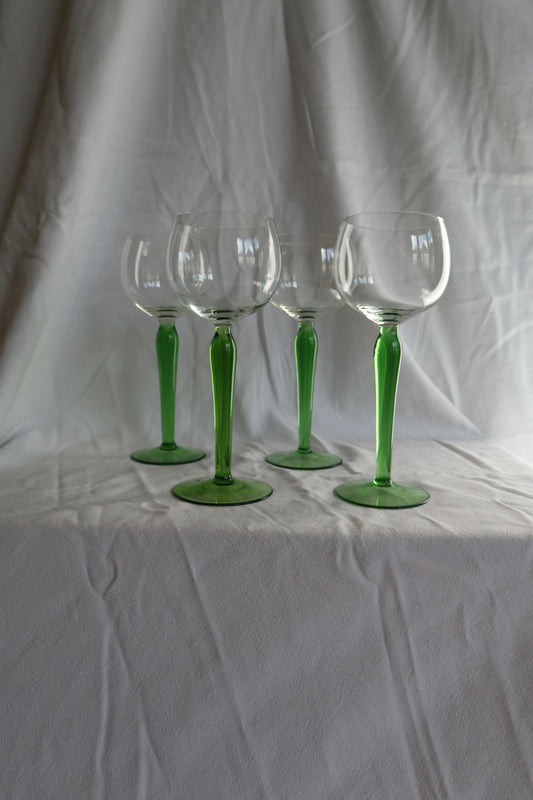 Set of 4 mid-century wine or cocktail glasses