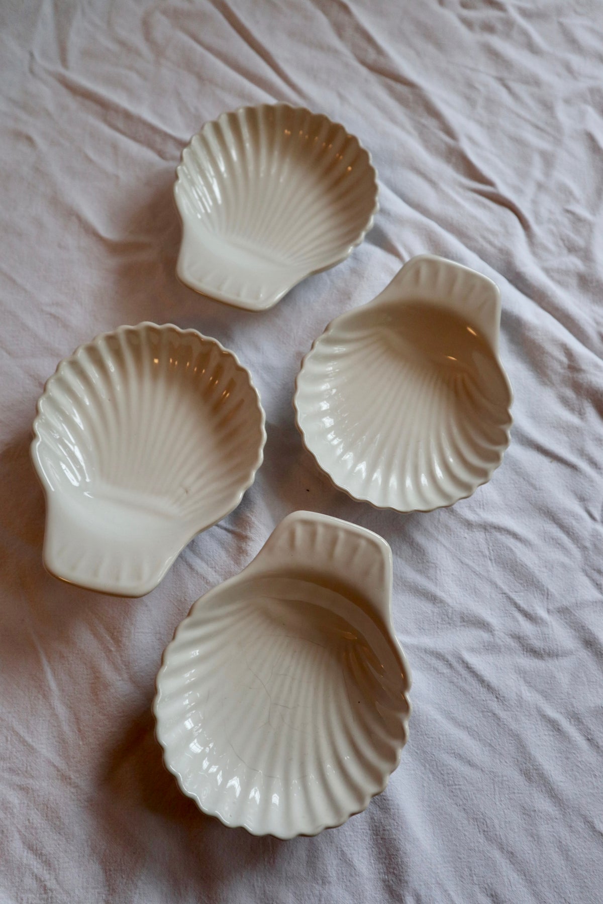 Set of four porcelain vintage shells