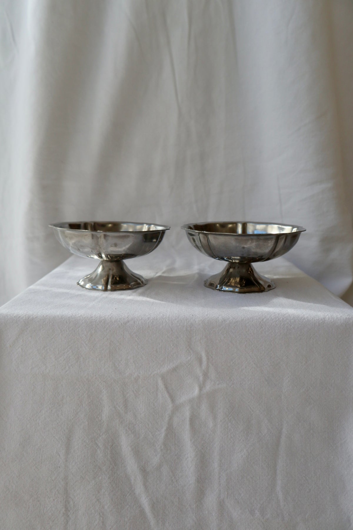 Set of 6 vintage French scalloped coupes