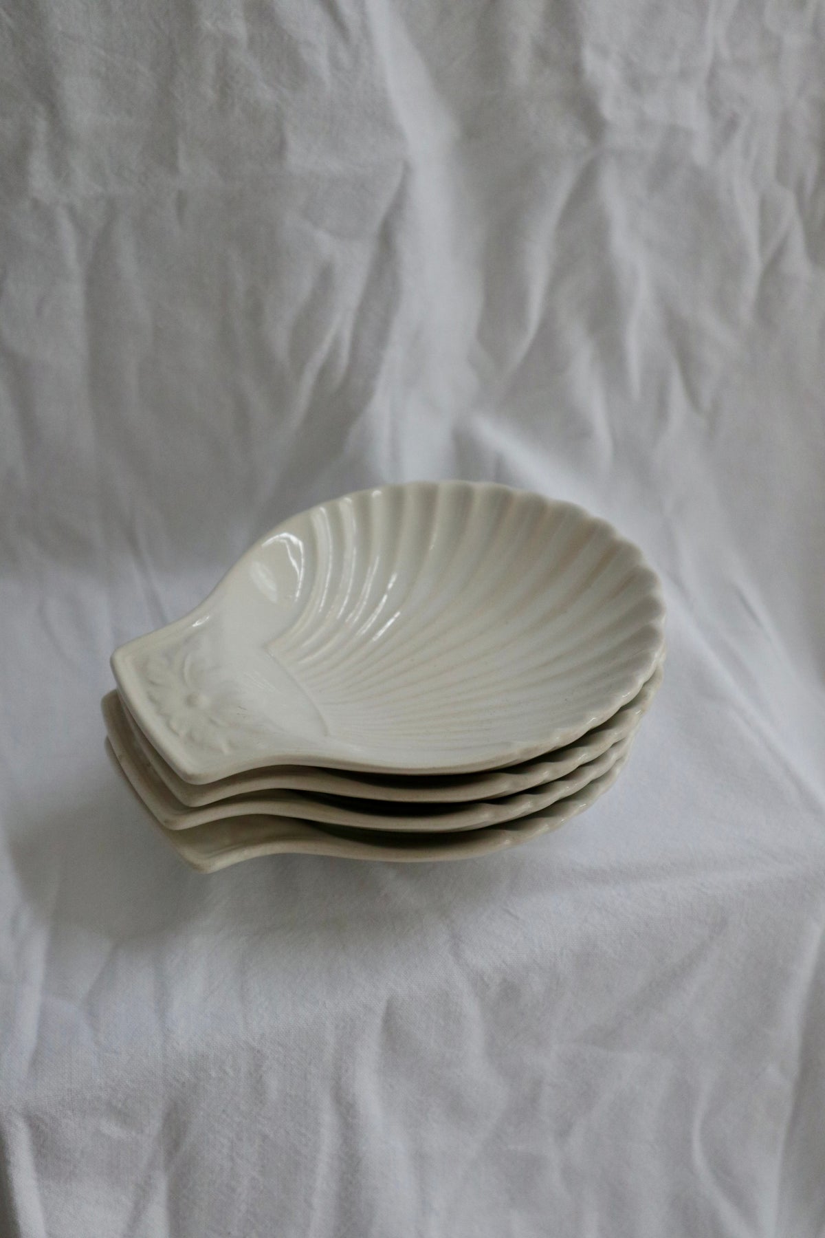 Set of 4 vintage shell dishes