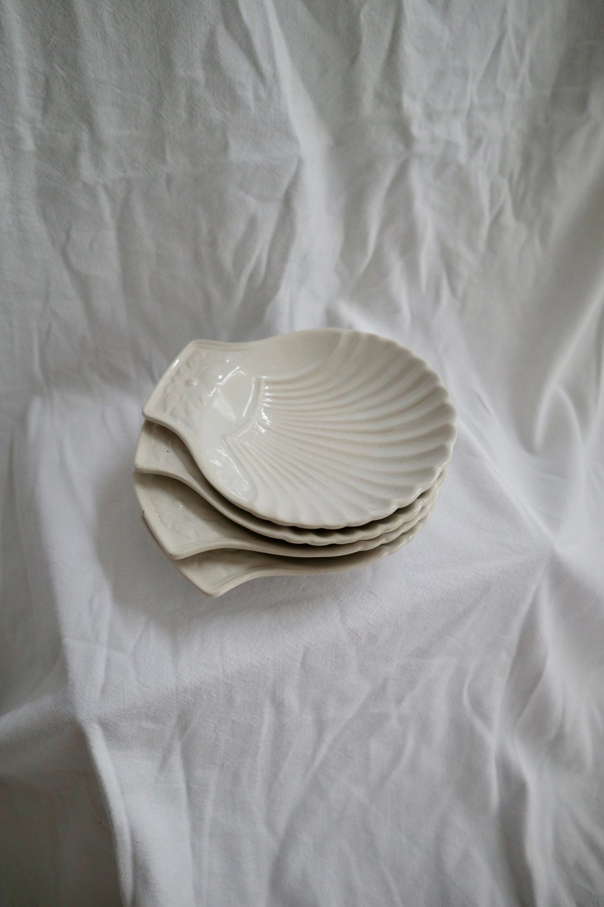 Set of 4 vintage shell dishes