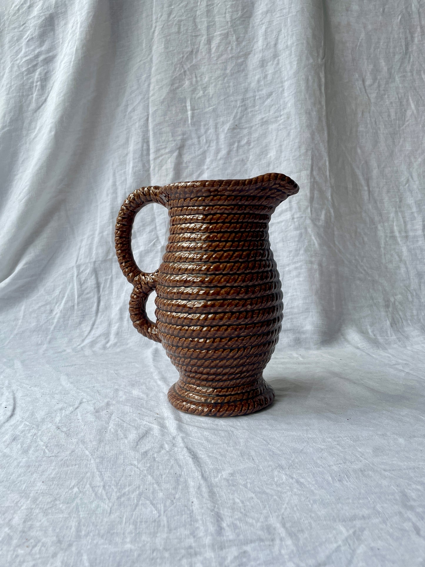 Large rope pitcher