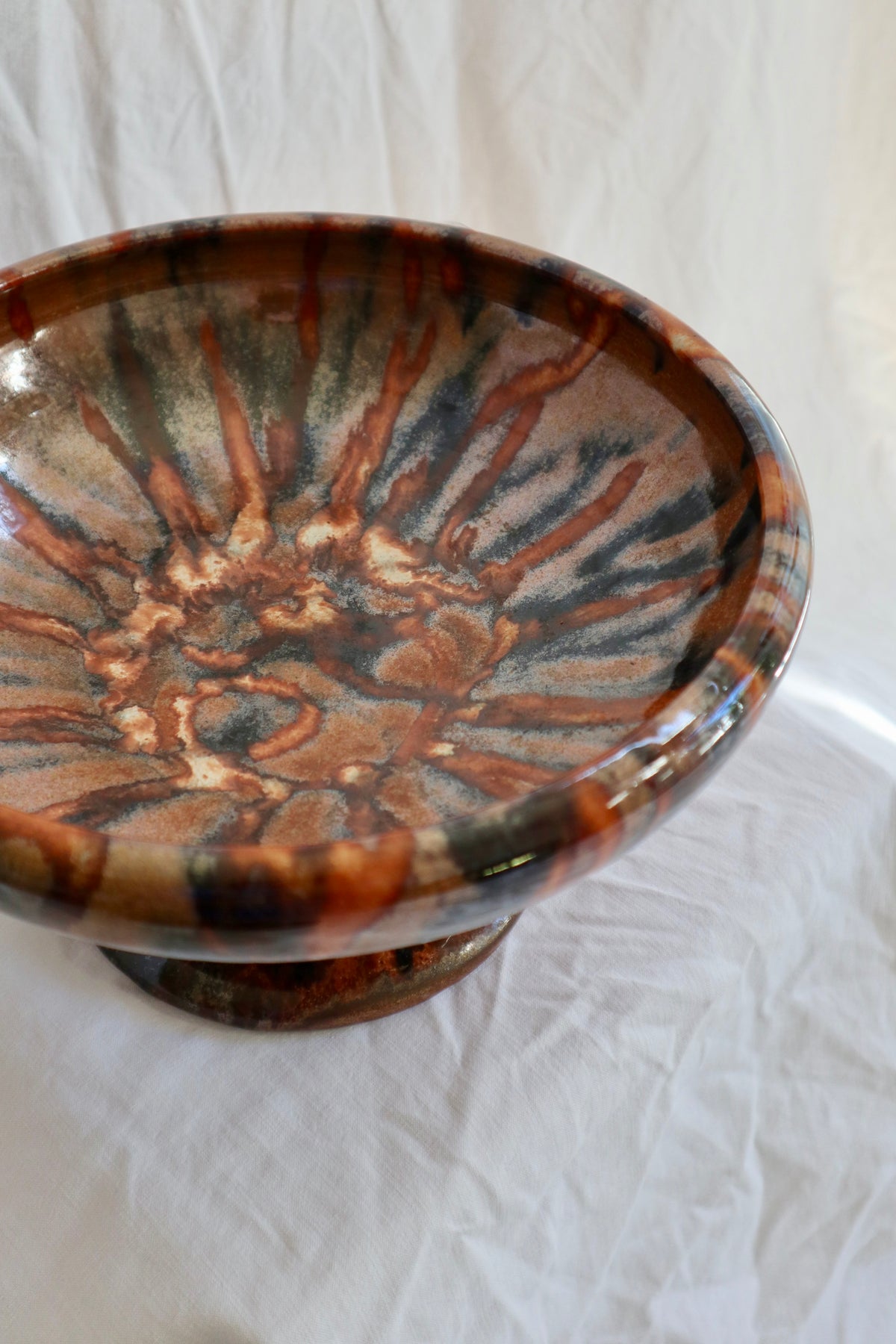 Tortoiseshell glaze slipware pedestal bowl