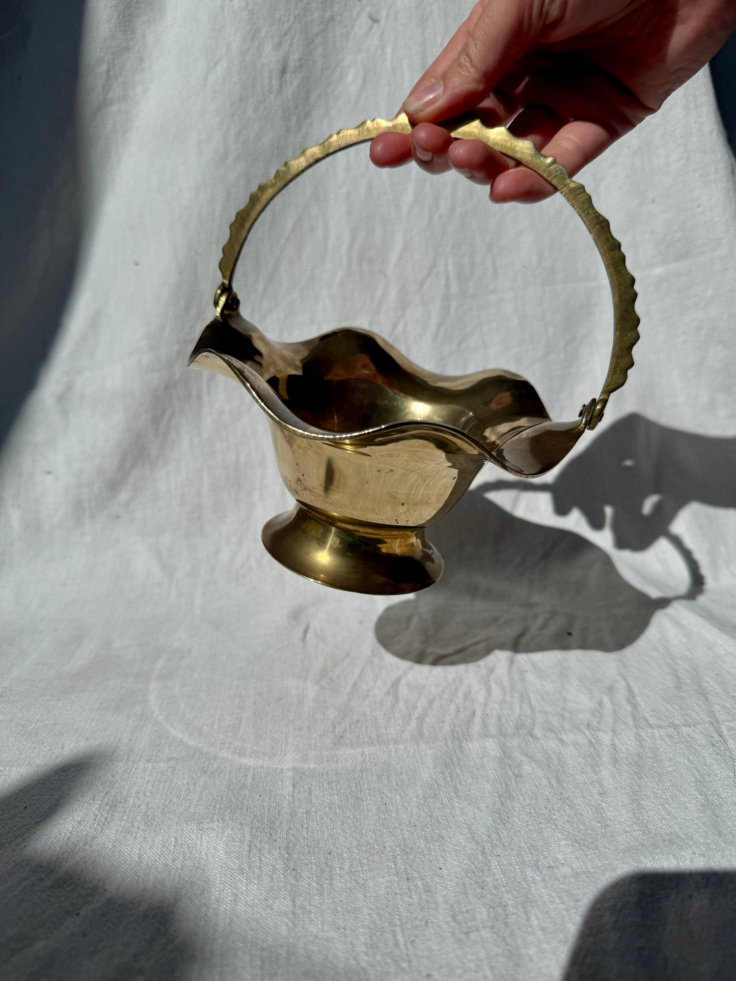 Brass wavy rimmed basket