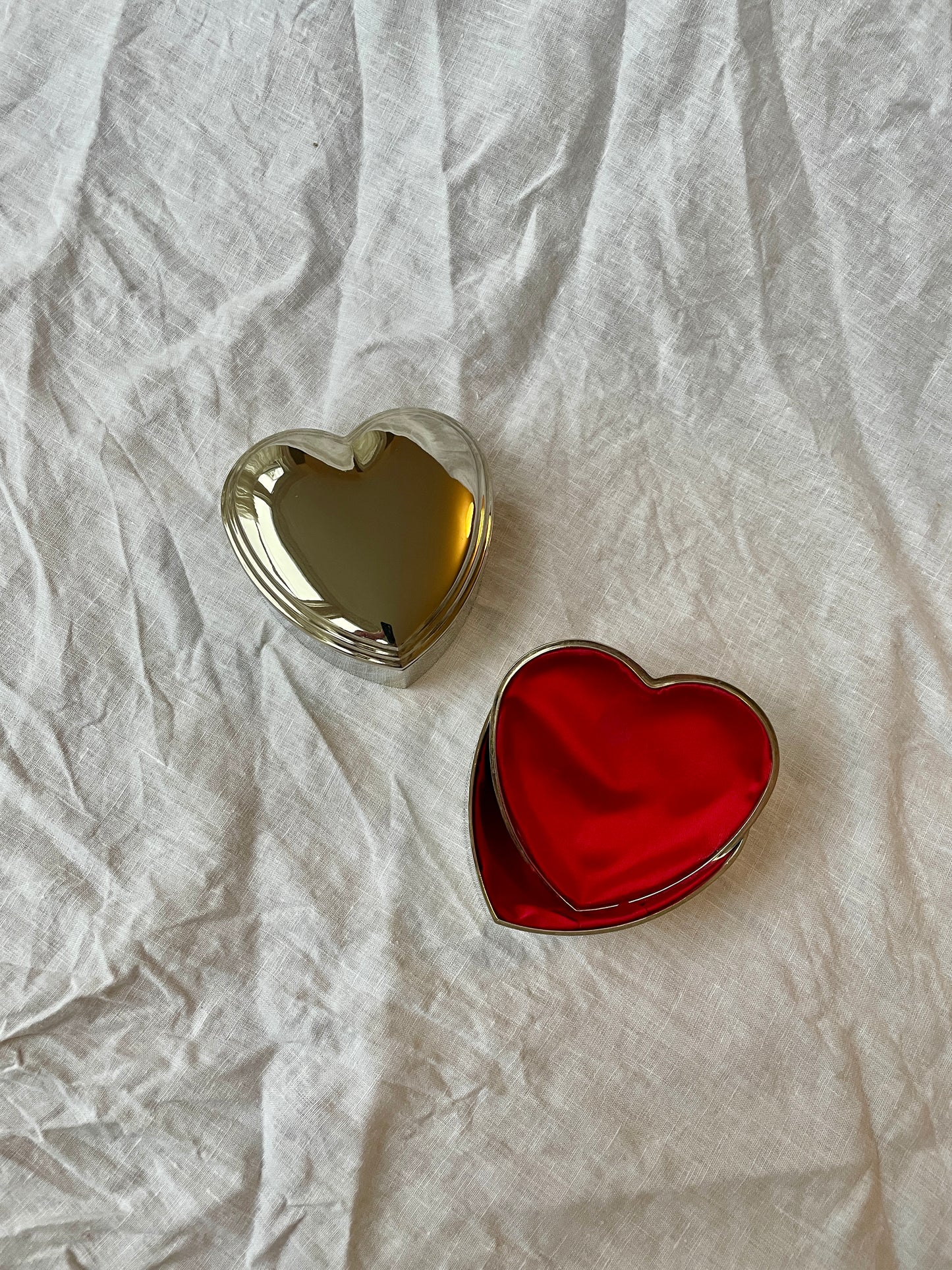 Heart-shaped chrome jewellery box