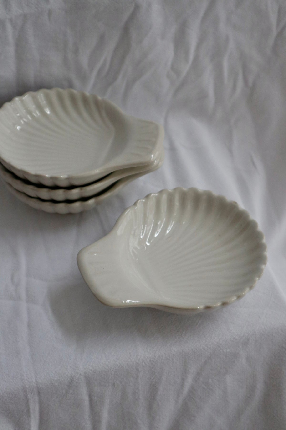 Set of 4 vintage shell dishes