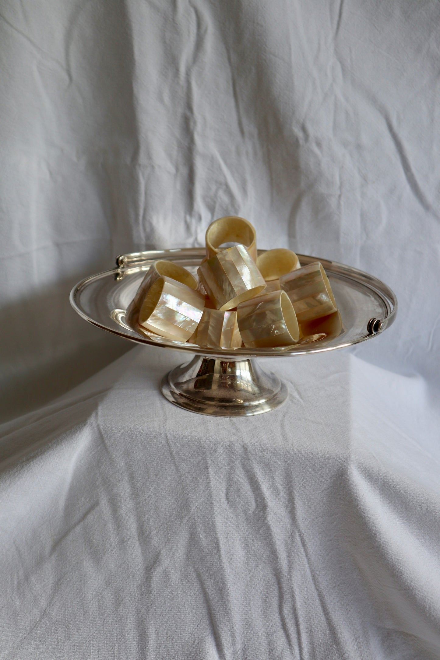 Set of 4 pearl napkin rings